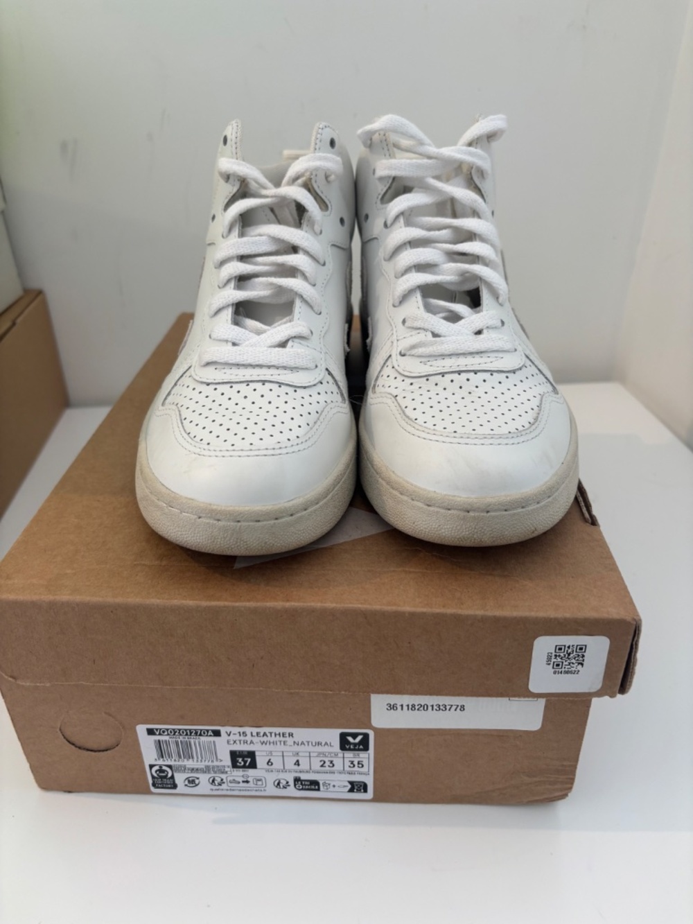 Veja Hightops, White, size 6 - Picture 3 of 3